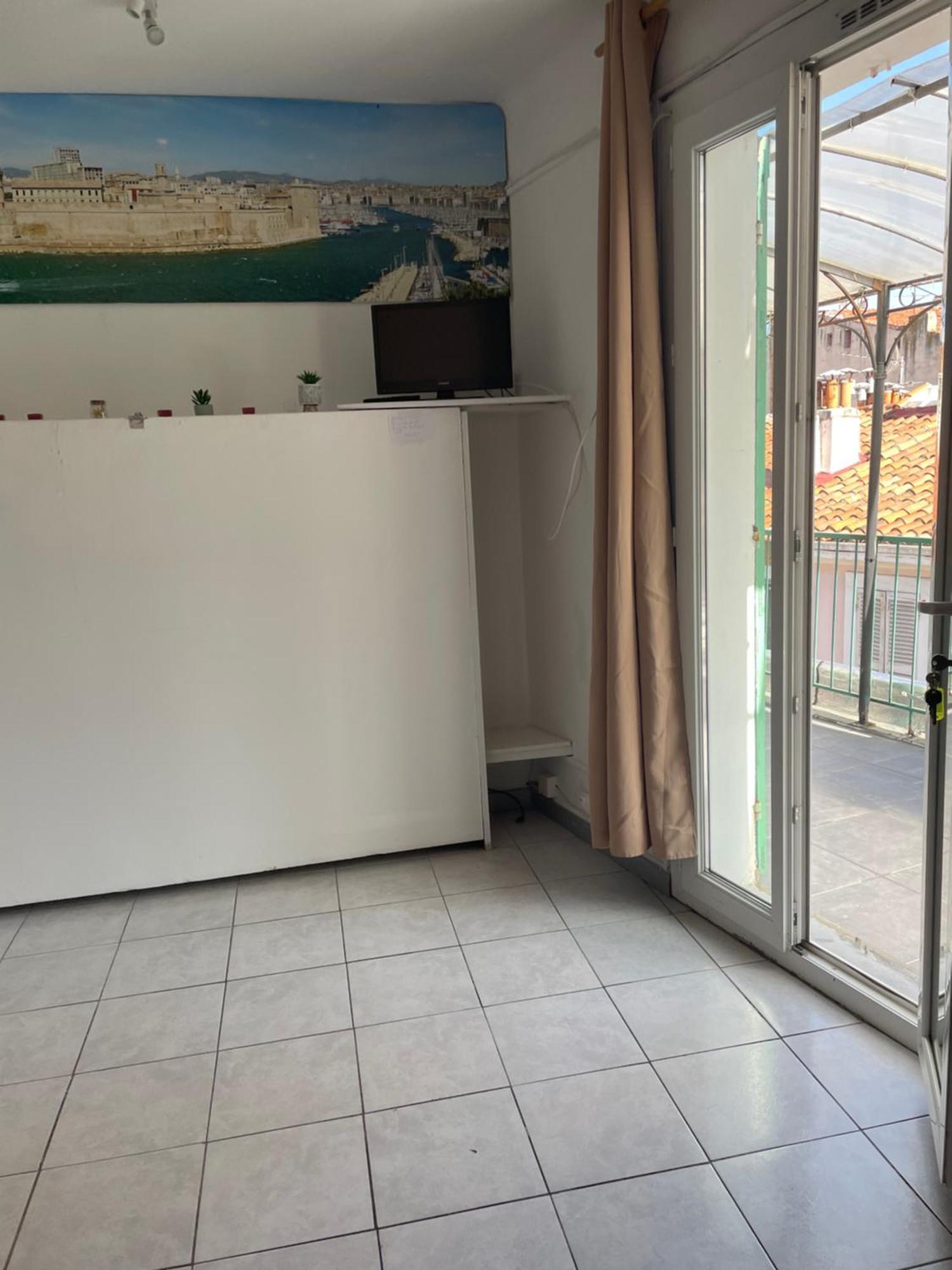 Stud Terras Ville Corniche 2 Pers Stat Gratuit Rue Modif Suivt Possib Et Accord Exclusif Marselha Exterior foto